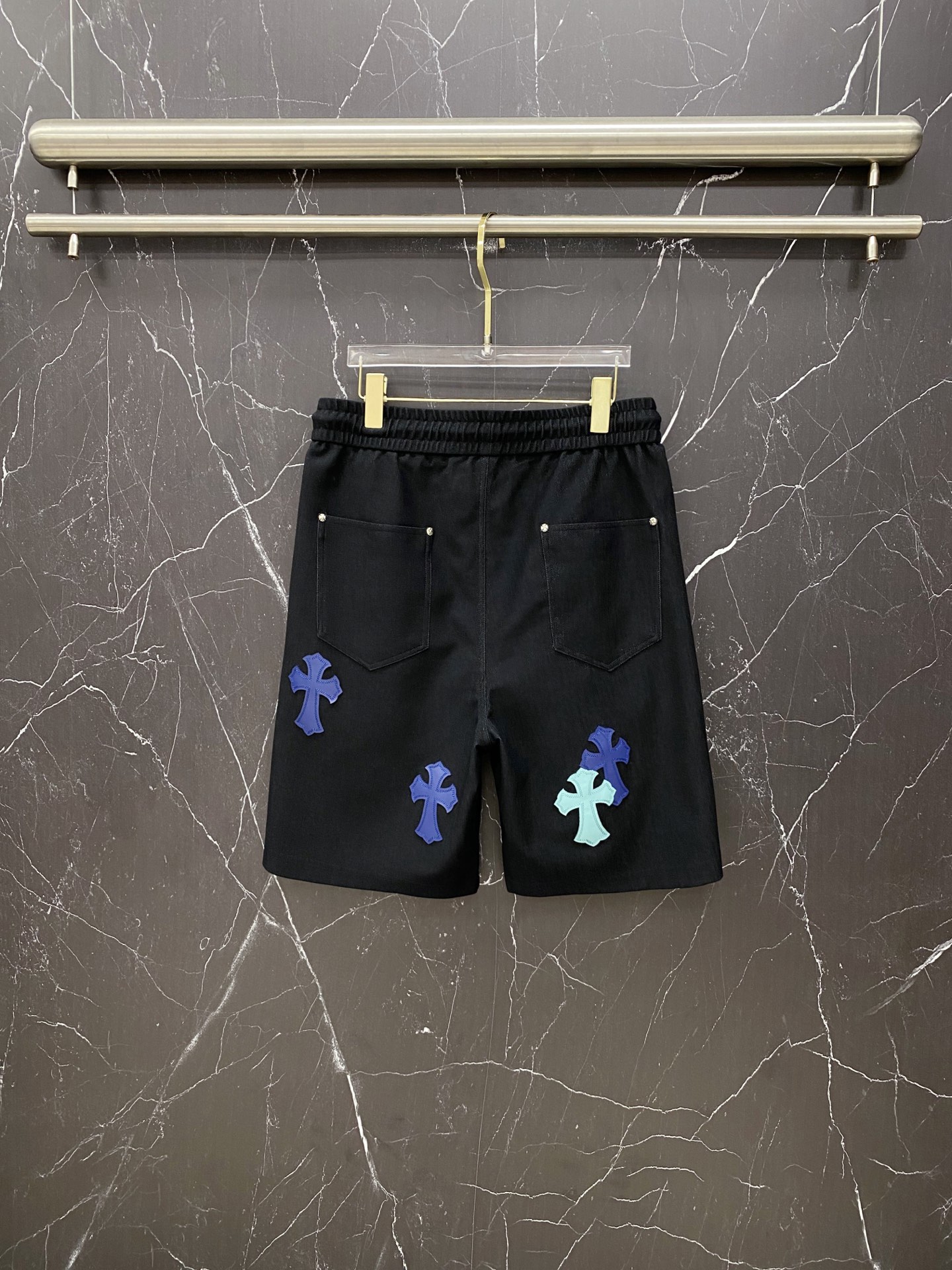 | CHROME HEARTS 克罗心 2026春夏新款 彩色十字架皮标休闲短裤美式高街玩家必入的春夏限