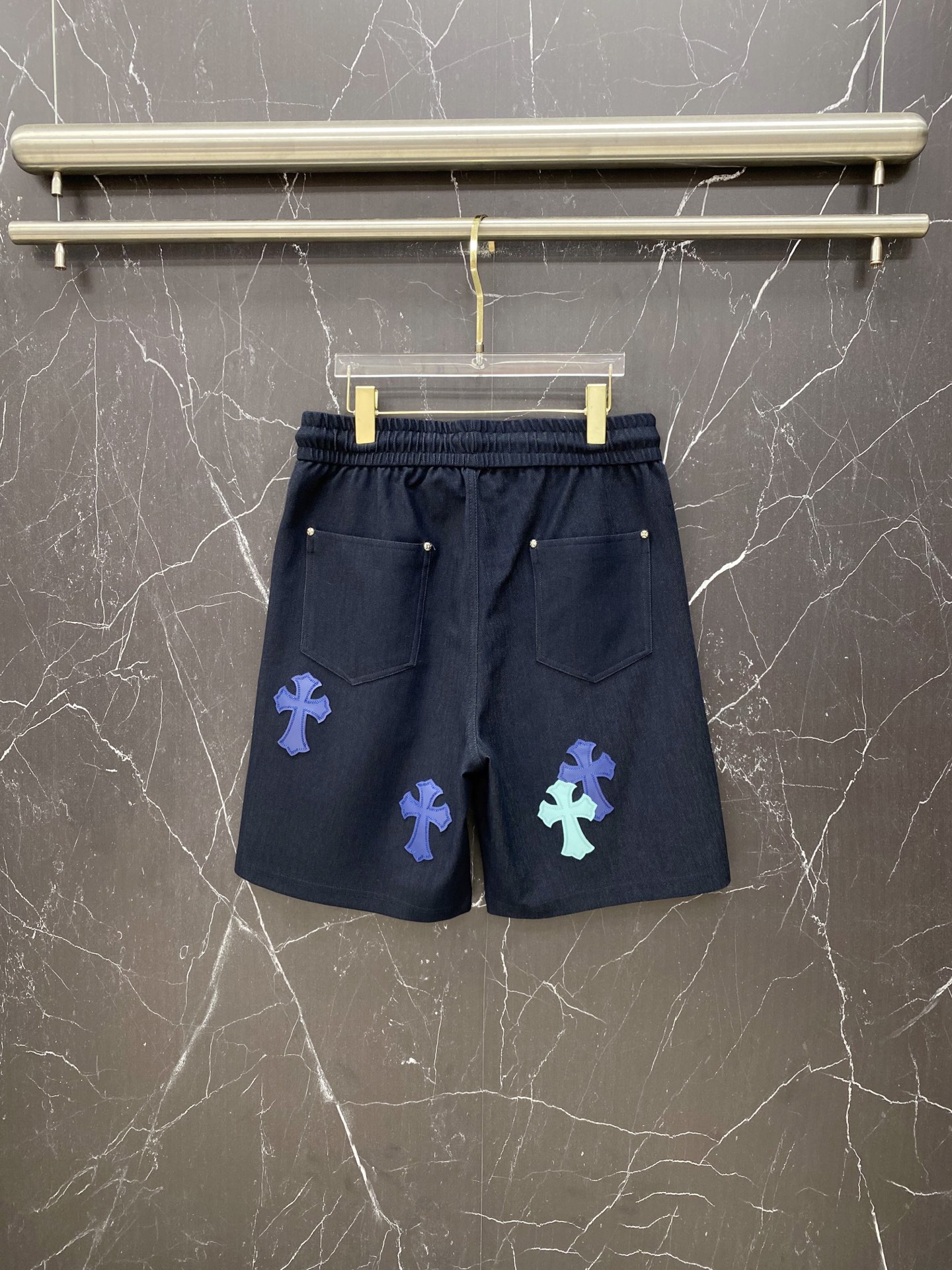 | CHROME HEARTS 克罗心 2026春夏新款 彩色十字架皮标休闲短裤美式高街玩家必入的春夏限