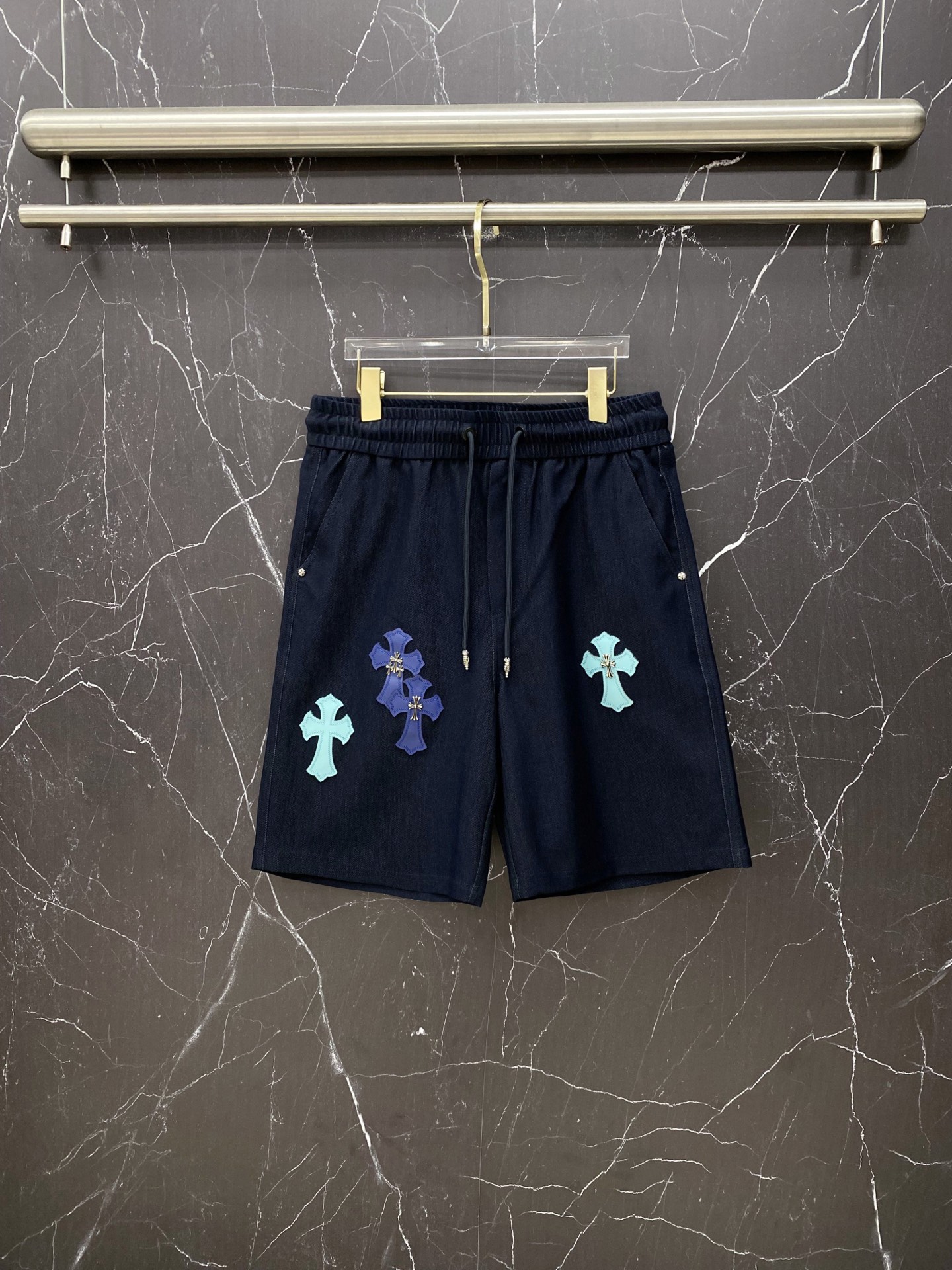 | CHROME HEARTS 克罗心 2026春夏新款 彩色十字架皮标休闲短裤美式高街玩家必入的春夏限