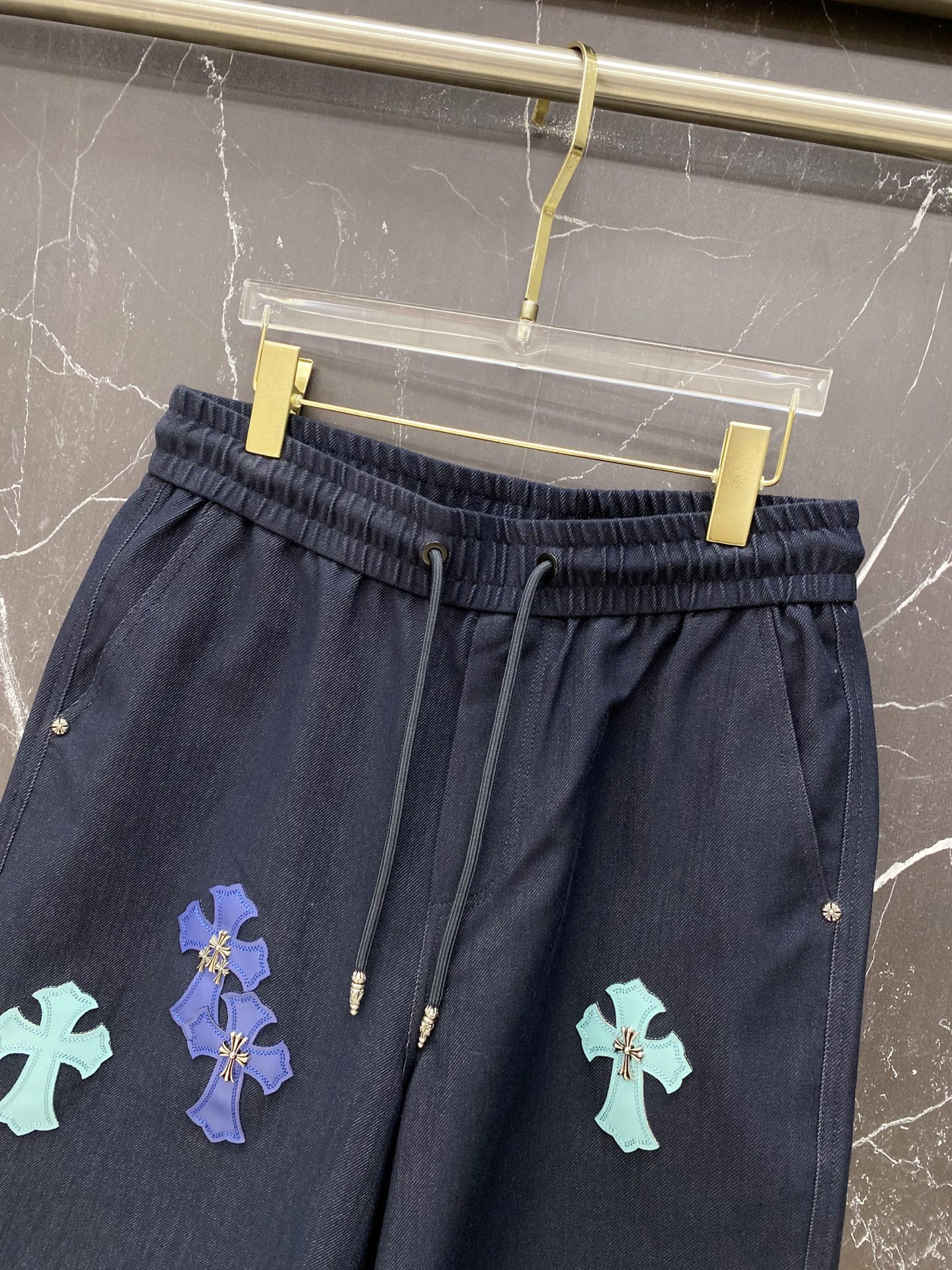 | CHROME HEARTS 克罗心 2026春夏新款 彩色十字架皮标休闲短裤美式高街玩家必入的春夏限