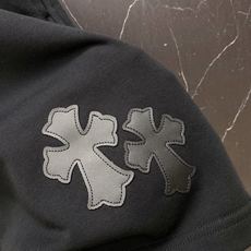 | CHROME HEARTS 克罗心 2026春夏新款 彩色十字架皮标休闲短裤卫裤美式高街玩家必入的春 | CHROME HEARTS 克罗心 2026春夏新款 彩色十字架皮标休闲短裤卫裤美式高街玩家必入的春