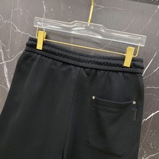 | CHROME HEARTS 克罗心 2026春夏新款 彩色十字架皮标休闲短裤卫裤美式高街玩家必入的春 | CHROME HEARTS 克罗心 2026春夏新款 彩色十字架皮标休闲短裤卫裤美式高街玩家必入的春