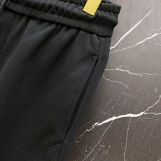 | CHROME HEARTS 克罗心 2026春夏新款 彩色十字架皮标休闲短裤卫裤美式高街玩家必入的春 | CHROME HEARTS 克罗心 2026春夏新款 彩色十字架皮标休闲短裤卫裤美式高街玩家必入的春