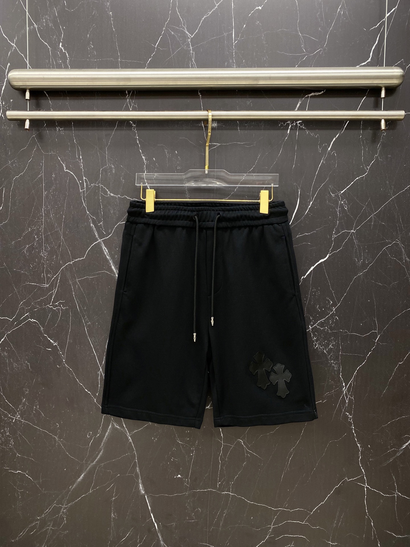 | CHROME HEARTS 克罗心 2026春夏新款 彩色十字架皮标休闲短裤卫裤美式高街玩家必入的春