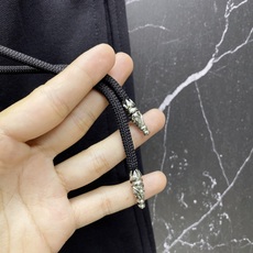 | CHROME HEARTS 克罗心 2026春夏新款 彩色十字架皮标休闲短裤卫裤美式高街玩家必入的春 | CHROME HEARTS 克罗心 2026春夏新款 彩色十字架皮标休闲短裤卫裤美式高街玩家必入的春