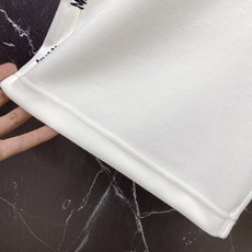 | LOEWE 罗意威 2026春夏新款 侧边刺绣休闲卫裤自带慵懒老钱风的春夏刚需单品,标志性Anagr | LOEWE 罗意威 2026春夏新款 侧边刺绣休闲卫裤自带慵懒老钱风的春夏刚需单品,标志性Anagr
