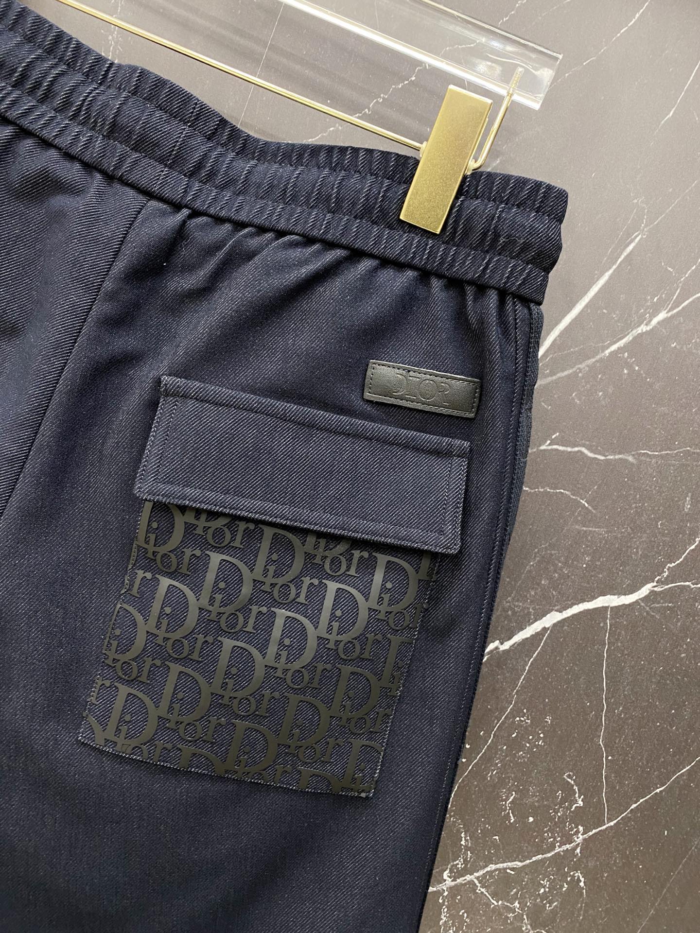 | LOEWE 罗意威 2026春夏新款 侧边刺绣休闲卫裤自带慵懒老钱风的春夏刚需单品，标志性Anagr