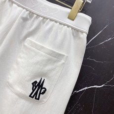 | MONCLER 蒙口 盟可睐 2026春夏新款 冰感透气休闲短裤自带夏日凉感buff的高奢刚需单品, | MONCLER 蒙口 盟可睐 2026春夏新款 冰感透气休闲短裤自带夏日凉感buff的高奢刚需单品,
