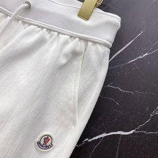 | MONCLER 蒙口 盟可睐 2026春夏新款 冰感透气休闲短裤自带夏日凉感buff的高奢刚需单品, | MONCLER 蒙口 盟可睐 2026春夏新款 冰感透气休闲短裤自带夏日凉感buff的高奢刚需单品,