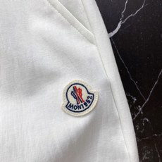 | MONCLER 蒙口 盟可睐 2026春夏新款 冰感透气休闲短裤自带夏日凉感buff的高奢刚需单品, | MONCLER 蒙口 盟可睐 2026春夏新款 冰感透气休闲短裤自带夏日凉感buff的高奢刚需单品,