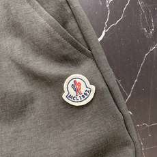 | MONCLER 蒙口 盟可睐 2026春夏新款 冰感透气休闲短裤自带夏日凉感buff的高奢刚需单品, | MONCLER 蒙口 盟可睐 2026春夏新款 冰感透气休闲短裤自带夏日凉感buff的高奢刚需单品,