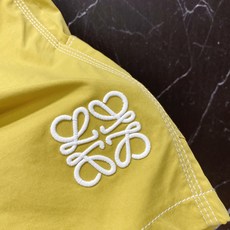 | LOEWE 罗意威 2026春夏新款 明线刺绣休闲短裤自带清爽松弛感的春夏刚需单品,撞色明线勾勒轮廓 | LOEWE 罗意威 2026春夏新款 明线刺绣休闲短裤自带清爽松弛感的春夏刚需单品,撞色明线勾勒轮廓