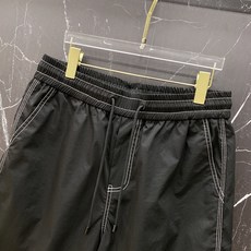 | LOEWE 罗意威 2026春夏新款 明线刺绣休闲短裤自带清爽松弛感的春夏刚需单品,撞色明线勾勒轮廓 | LOEWE 罗意威 2026春夏新款 明线刺绣休闲短裤自带清爽松弛感的春夏刚需单品,撞色明线勾勒轮廓