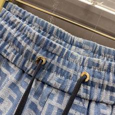 | FENDI 芬迪 2026春夏新款 FF老花牛仔休闲短裤自带复古奢潮氛围的春夏限定款,经典FF老花满 | FENDI 芬迪 2026春夏新款 FF老花牛仔休闲短裤自带复古奢潮氛围的春夏限定款,经典FF老花满