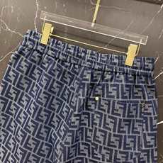 | FENDI 芬迪 2026春夏新款 FF老花牛仔休闲短裤自带复古奢潮氛围的春夏限定款,经典FF老花满 | FENDI 芬迪 2026春夏新款 FF老花牛仔休闲短裤自带复古奢潮氛围的春夏限定款,经典FF老花满