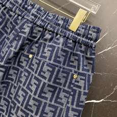 | FENDI 芬迪 2026春夏新款 FF老花牛仔休闲短裤自带复古奢潮氛围的春夏限定款,经典FF老花满 | FENDI 芬迪 2026春夏新款 FF老花牛仔休闲短裤自带复古奢潮氛围的春夏限定款,经典FF老花满