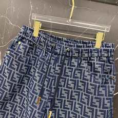 | FENDI 芬迪 2026春夏新款 FF老花牛仔休闲短裤自带复古奢潮氛围的春夏限定款,经典FF老花满 | FENDI 芬迪 2026春夏新款 FF老花牛仔休闲短裤自带复古奢潮氛围的春夏限定款,经典FF老花满