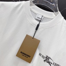 巴宝莉🔥春夏爆款|Burberry骑士徽标T恤谁懂啊!这件真的是衣柜刚需!✅ 品牌标志性马术骑士印花,低 巴宝莉🔥春夏爆款|Burberry骑士徽标T恤谁懂啊!这件真的是衣柜刚需!✅ 品牌标志性马术骑士印花,低