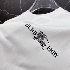 巴宝莉🔥春夏爆款|Burberry骑士徽标T恤谁懂啊!这件真的是衣柜刚需!✅ 品牌标志性马术骑士印花,低 巴宝莉🔥春夏爆款|Burberry骑士徽标T恤谁懂啊!这件真的是衣柜刚需!✅ 品牌标志性马术骑士印花,低