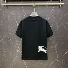 巴宝莉🔥春夏爆款|Burberry骑士徽标T恤谁懂啊!这件真的是衣柜刚需!✅ 品牌标志性马术骑士印花,低 巴宝莉🔥春夏爆款|Burberry骑士徽标T恤谁懂啊!这件真的是衣柜刚需!✅ 品牌标志性马术骑士印花,低