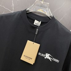 巴宝莉🔥春夏爆款|Burberry骑士徽标T恤谁懂啊!这件真的是衣柜刚需!✅ 品牌标志性马术骑士印花,低 巴宝莉🔥春夏爆款|Burberry骑士徽标T恤谁懂啊!这件真的是衣柜刚需!✅ 品牌标志性马术骑士印花,低