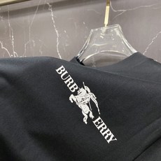 巴宝莉🔥春夏爆款|Burberry骑士徽标T恤谁懂啊!这件真的是衣柜刚需!✅ 品牌标志性马术骑士印花,低 巴宝莉🔥春夏爆款|Burberry骑士徽标T恤谁懂啊!这件真的是衣柜刚需!✅ 品牌标志性马术骑士印花,低
