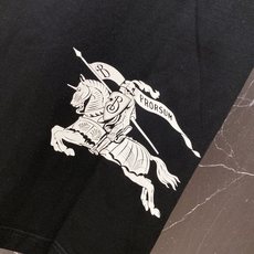 巴宝莉🔥春夏爆款|Burberry骑士徽标T恤谁懂啊!这件真的是衣柜刚需!✅ 品牌标志性马术骑士印花,低 巴宝莉🔥春夏爆款|Burberry骑士徽标T恤谁懂啊!这件真的是衣柜刚需!✅ 品牌标志性马术骑士印花,低
