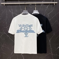 LV🔥春夏爆款|路易威登LV牛仔刺绣T恤谁懂啊!这件真的是春夏高级感天花板!✅ 胸前牛仔质感LV刺绣标, LV🔥春夏爆款|路易威登LV牛仔刺绣T恤谁懂啊!这件真的是春夏高级感天花板!✅ 胸前牛仔质感LV刺绣标,