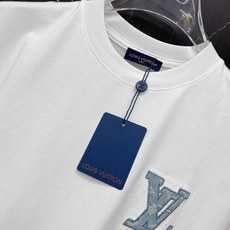 LV🔥春夏爆款|路易威登LV牛仔刺绣T恤谁懂啊!这件真的是春夏高级感天花板!✅ 胸前牛仔质感LV刺绣标, LV🔥春夏爆款|路易威登LV牛仔刺绣T恤谁懂啊!这件真的是春夏高级感天花板!✅ 胸前牛仔质感LV刺绣标,