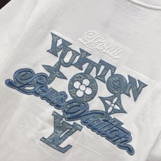 LV🔥春夏爆款|路易威登LV牛仔刺绣T恤谁懂啊!这件真的是春夏高级感天花板!✅ 胸前牛仔质感LV刺绣标, LV🔥春夏爆款|路易威登LV牛仔刺绣T恤谁懂啊!这件真的是春夏高级感天花板!✅ 胸前牛仔质感LV刺绣标,