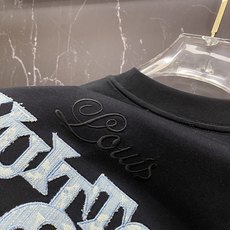 LV🔥春夏爆款|路易威登LV牛仔刺绣T恤谁懂啊!这件真的是春夏高级感天花板!✅ 胸前牛仔质感LV刺绣标, LV🔥春夏爆款|路易威登LV牛仔刺绣T恤谁懂啊!这件真的是春夏高级感天花板!✅ 胸前牛仔质感LV刺绣标,