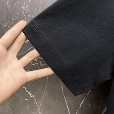 LV🔥春夏爆款|路易威登LV牛仔刺绣T恤谁懂啊!这件真的是春夏高级感天花板!✅ 胸前牛仔质感LV刺绣标, LV🔥春夏爆款|路易威登LV牛仔刺绣T恤谁懂啊!这件真的是春夏高级感天花板!✅ 胸前牛仔质感LV刺绣标,