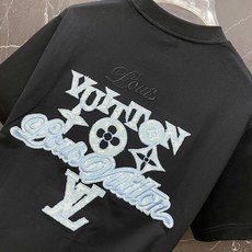 LV🔥春夏爆款|路易威登LV牛仔刺绣T恤谁懂啊!这件真的是春夏高级感天花板!✅ 胸前牛仔质感LV刺绣标, LV🔥春夏爆款|路易威登LV牛仔刺绣T恤谁懂啊!这件真的是春夏高级感天花板!✅ 胸前牛仔质感LV刺绣标,