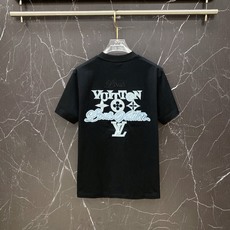 LV🔥春夏爆款|路易威登LV牛仔刺绣T恤谁懂啊!这件真的是春夏高级感天花板!✅ 胸前牛仔质感LV刺绣标, LV🔥春夏爆款|路易威登LV牛仔刺绣T恤谁懂啊!这件真的是春夏高级感天花板!✅ 胸前牛仔质感LV刺绣标,