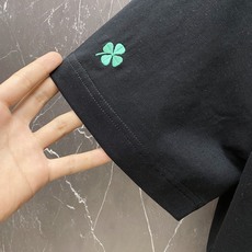 Dior 迪奥🔥春夏爆款|Dior幸运四叶草T恤谁懂啊!这件真的是春夏氛围感天花板!✅ 满布刺绣四叶草设 Dior 迪奥🔥春夏爆款|Dior幸运四叶草T恤谁懂啊!这件真的是春夏氛围感天花板!✅ 满布刺绣四叶草设