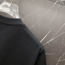 Dior 迪奥🔥春夏爆款|Dior幸运四叶草T恤谁懂啊!这件真的是春夏氛围感天花板!✅ 满布刺绣四叶草设 Dior 迪奥🔥春夏爆款|Dior幸运四叶草T恤谁懂啊!这件真的是春夏氛围感天花板!✅ 满布刺绣四叶草设