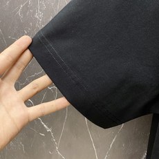 LV🔥春夏爆款|路易威登彩色刺绣T恤谁懂啊!这件真的是春夏氛围感天花板!✅ 满布彩色LV刺绣标,多色设计 LV🔥春夏爆款|路易威登彩色刺绣T恤谁懂啊!这件真的是春夏氛围感天花板!✅ 满布彩色LV刺绣标,多色设计