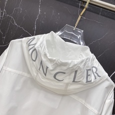 蒙口🔥春夏爆款|Moncler撞色网眼防晒服外套谁懂啊!这件真的是春夏刚需神器!✅ 轻薄透气面料,自带防 蒙口🔥春夏爆款|Moncler撞色网眼防晒服外套谁懂啊!这件真的是春夏刚需神器!✅ 轻薄透气面料,自带防