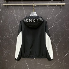蒙口🔥春夏爆款|Moncler撞色网眼防晒服外套谁懂啊!这件真的是春夏刚需神器!✅ 轻薄透气面料,自带防 蒙口🔥春夏爆款|Moncler撞色网眼防晒服外套谁懂啊!这件真的是春夏刚需神器!✅ 轻薄透气面料,自带防
