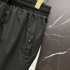 蒙口🔥春夏爆款|Moncler撞色速干运动短裤谁懂啊!这条真的是春夏懒人穿搭神器!✅ 轻薄速干面料,自带 蒙口🔥春夏爆款|Moncler撞色速干运动短裤谁懂啊!这条真的是春夏懒人穿搭神器!✅ 轻薄速干面料,自带