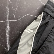 balenciaga 巴黎世家 2026春夏机能风拼接速干短裤上新⚡撞色线条拼接设计,运动潮流双在线微皱 balenciaga 巴黎世家 2026春夏机能风拼接速干短裤上新⚡撞色线条拼接设计,运动潮流双在线微皱
