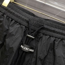 balenciaga 巴黎世家 2026春夏机能风拼接速干短裤上新⚡撞色线条拼接设计,运动潮流双在线微皱 balenciaga 巴黎世家 2026春夏机能风拼接速干短裤上新⚡撞色线条拼接设计,运动潮流双在线微皱