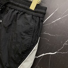 balenciaga 巴黎世家 2026春夏机能风拼接速干短裤上新⚡撞色线条拼接设计,运动潮流双在线微皱 balenciaga 巴黎世家 2026春夏机能风拼接速干短裤上新⚡撞色线条拼接设计,运动潮流双在线微皱