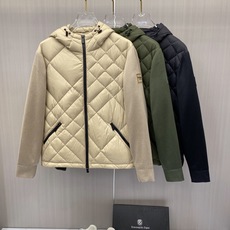 Burberry 巴宝莉 2026秋冬轻熟风菱格连帽羽绒服,菱形分格充绒,上身轻盈蓬松不压身;衣身羽绒面料搭配针织拼接衣 Burberry 巴宝莉 2026秋冬轻熟风菱格连帽羽绒服,菱形分格充绒,上身轻盈蓬松不压身;衣身羽绒面料搭配针织拼接衣