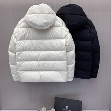 Moncler 蒙口 2026冬季御寒王牌|蒙口经典方格短款连帽羽绒 黑白双色齐发,百搭不出错,覆盖所有客户穿搭需求。 Moncler 蒙口 2026冬季御寒王牌|蒙口经典方格短款连帽羽绒 黑白双色齐发,百搭不出错,覆盖所有客户穿搭需求。