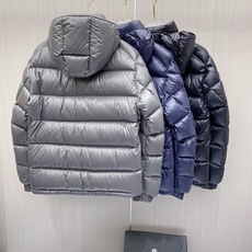 最高版本 Moncler 蒙口 2026秋冬玛雅经典连帽羽绒服 品牌常青热销玛雅基础版型 分段方格锁绒填充,轻盈蓬松,上 最高版本 Moncler 蒙口 2026秋冬玛雅经典连帽羽绒服 品牌常青热销玛雅基础版型 分段方格锁绒填充,轻盈蓬松,上