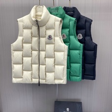 Moncler 蒙口 2026秋冬百搭立领羽绒马甲 ▫️填充工艺:方格分仓锁绒,均匀蓬松,持久保暖不跑绒 ▫️版型设计: Moncler 蒙口 2026秋冬百搭立领羽绒马甲 ▫️填充工艺:方格分仓锁绒,均匀蓬松,持久保暖不跑绒 ▫️版型设计: