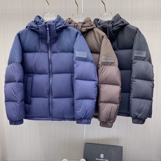 Lv 2026秋冬爆款拼色老花羽绒服三色齐发 重磅分仓锁绒工艺,上身蓬松轻盈,完全不显臃肿 肩部暗纹老花拼接设计,低调有 Lv 2026秋冬爆款拼色老花羽绒服三色齐发 重磅分仓锁绒工艺,上身蓬松轻盈,完全不显臃肿 肩部暗纹老花拼接设计,低调有