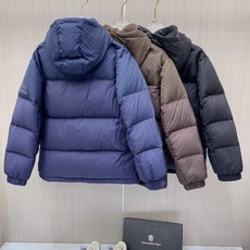 Lv 2026秋冬爆款拼色老花羽绒服三色齐发 重磅分仓锁绒工艺,上身蓬松轻盈,完全不显臃肿 肩部暗纹老花拼接设计,低调有 Lv 2026秋冬爆款拼色老花羽绒服三色齐发 重磅分仓锁绒工艺,上身蓬松轻盈,完全不显臃肿 肩部暗纹老花拼接设计,低调有