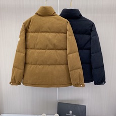 Moncler 蒙口 2026秋冬新款灯芯绒立领羽绒服,90新国标白鸭绒 全套原版定制五金,纽扣、袖标细节高度还原 复古 Moncler 蒙口 2026秋冬新款灯芯绒立领羽绒服,90新国标白鸭绒 全套原版定制五金,纽扣、袖标细节高度还原 复古